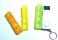 Pilulier électronique journalier MedControl avec avec conteneurs séparés